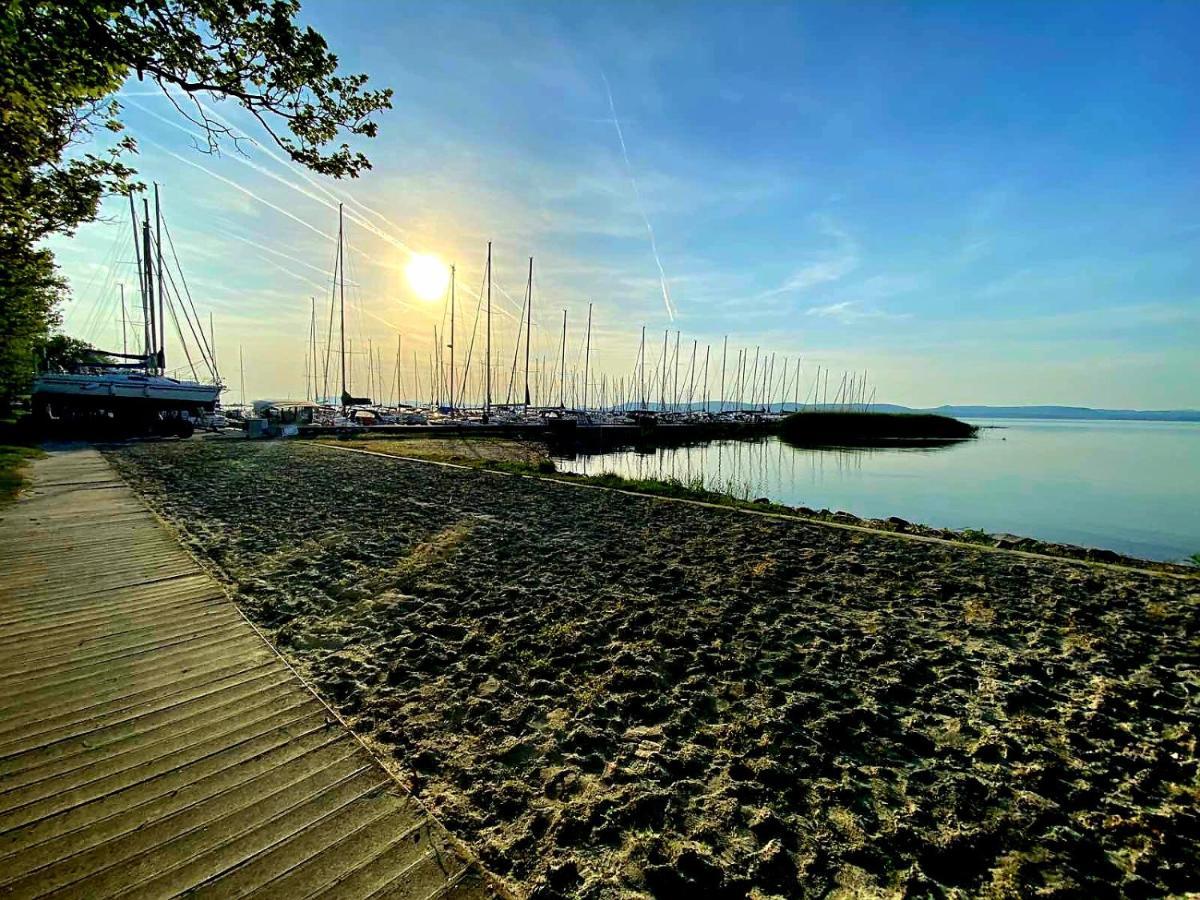 Bl Lakeside Apartman Балатонлелле Екстер'єр фото